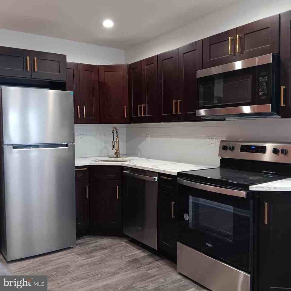 1911 N Lawrence St - Photo 2 of 16