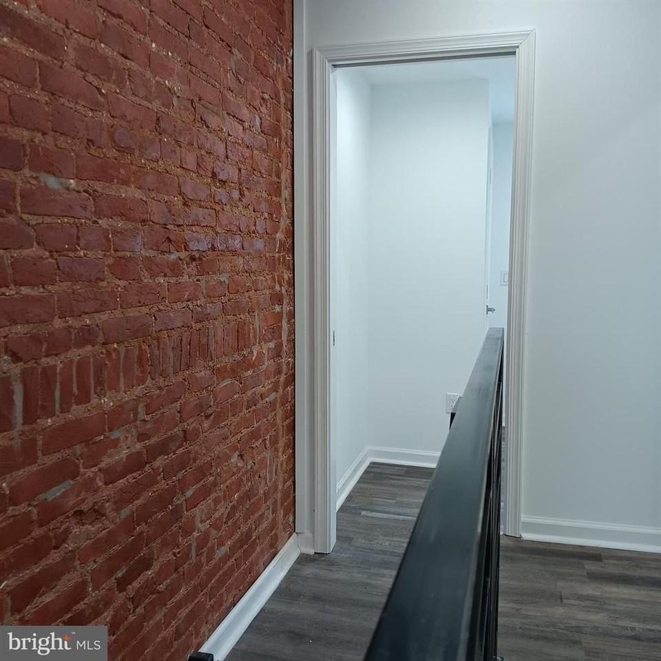 1911 N Lawrence St - Photo 5 of 16