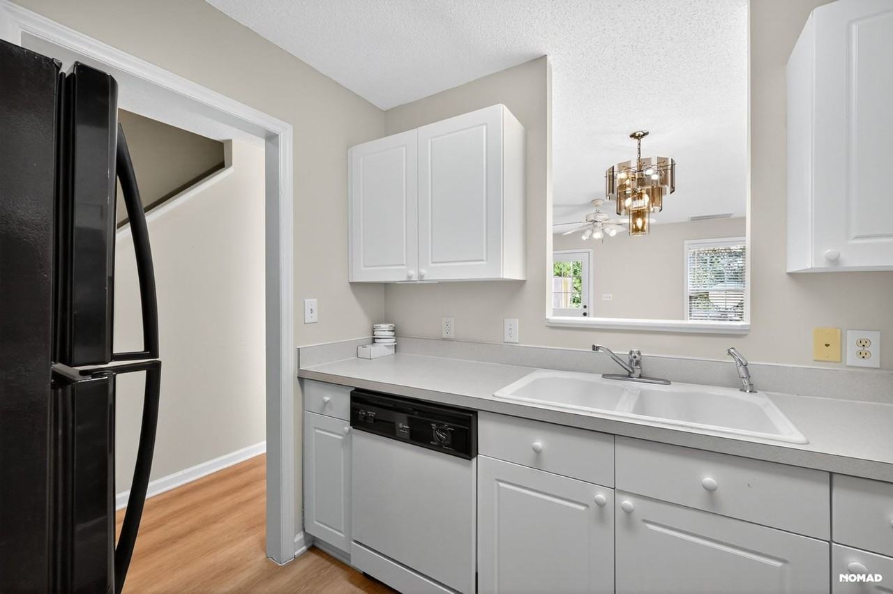 2505 Bay Harbor Dr - Photo 2 of 27