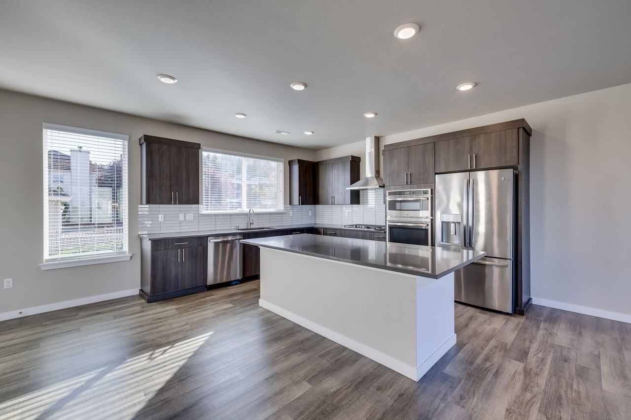 8263 S 118th Ct - Photo 3 of 23