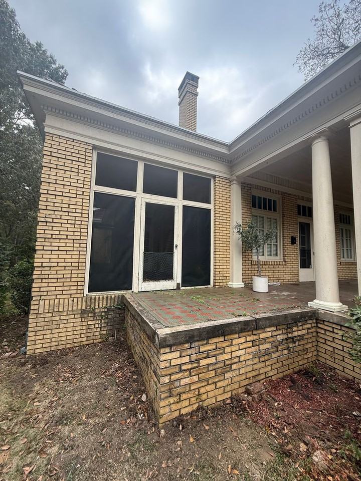 144 Clanton Ave - Photo 3 of 21