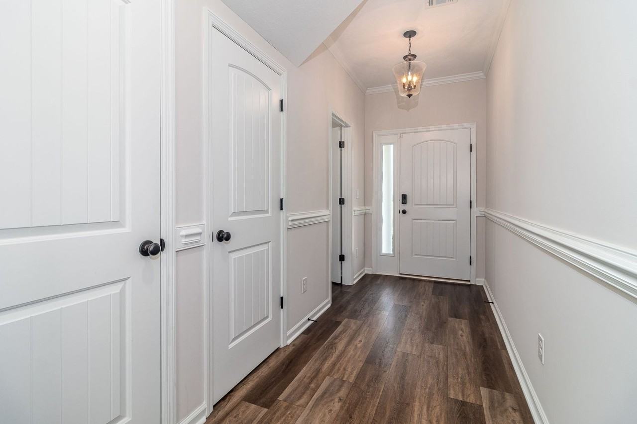 4831 Fairmont Dr - Photo 3 of 40
