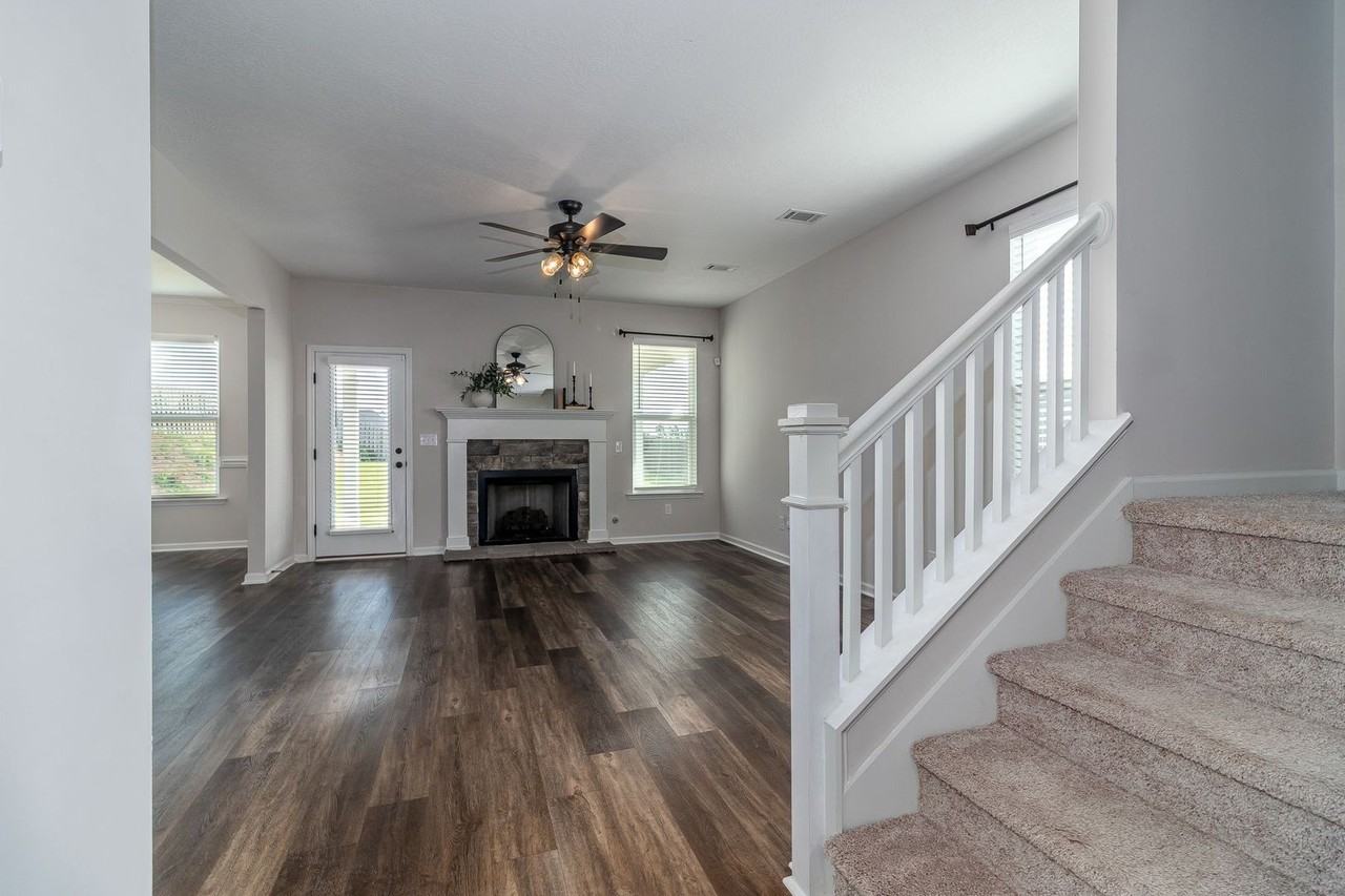 4831 Fairmont Dr - Photo 6 of 40