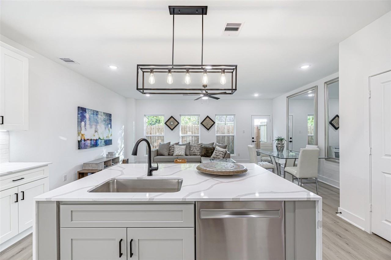 7806 Comal St #B - Photo 5 of 22