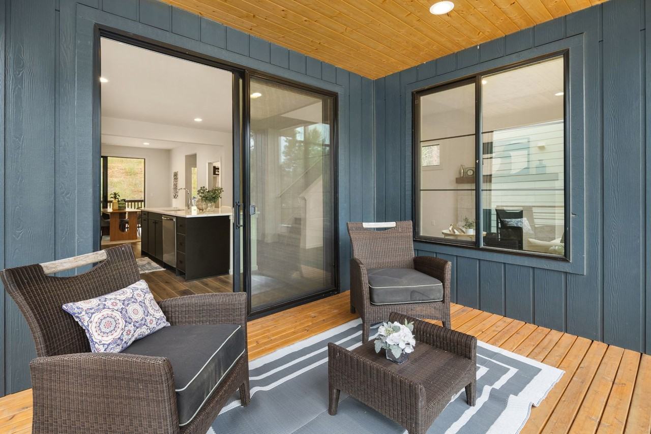 406 W 6th St - Photo 3 of 19