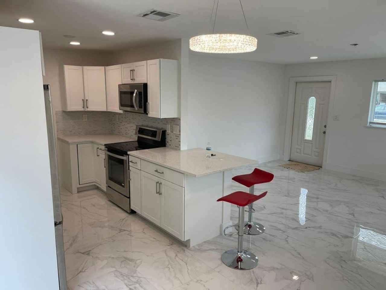 372 Nw 4th Ct - Photo 3 of 12