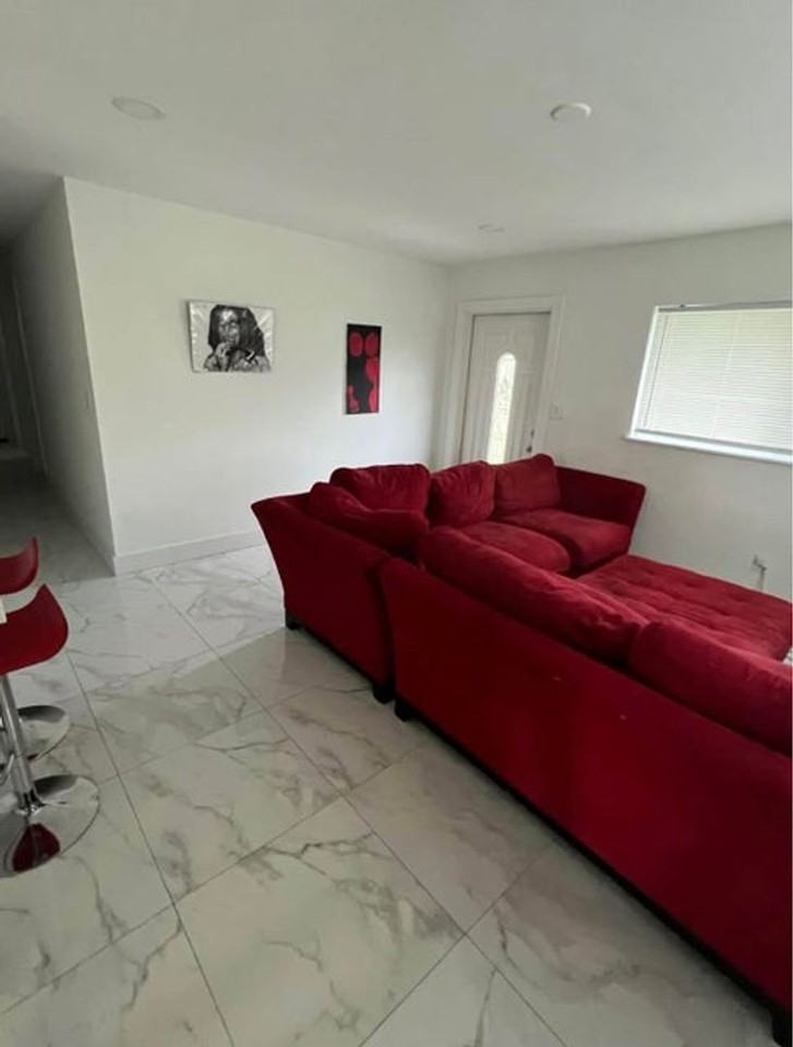 372 Nw 4th Ct - Photo 4 of 12