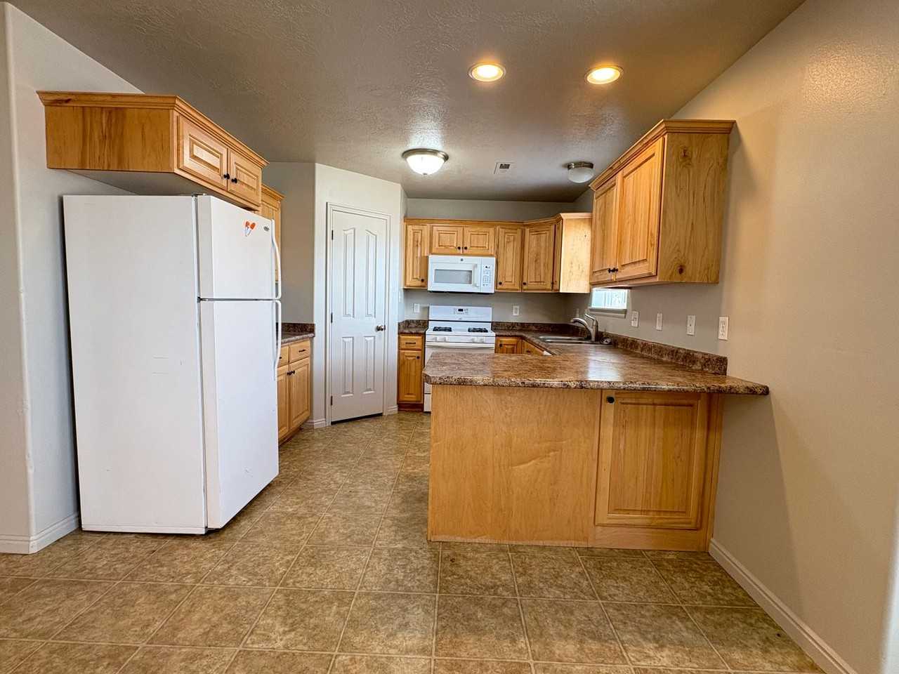 1914 W Clark Pkwy N - Photo 4 of 20