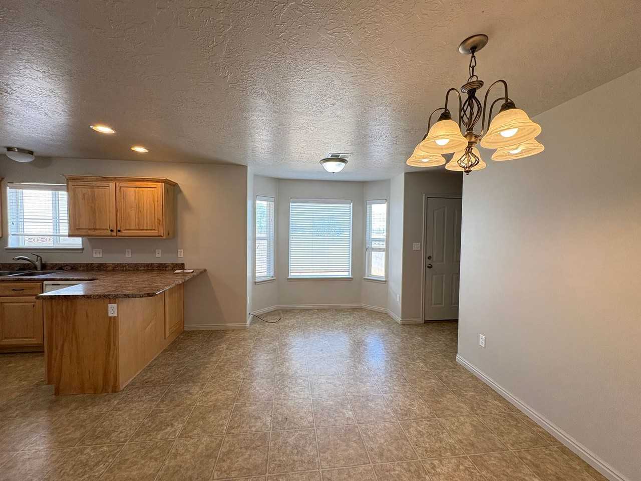 1914 W Clark Pkwy N - Photo 6 of 20