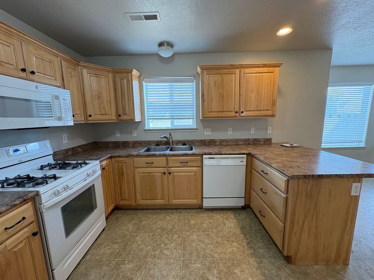 1914 W Clark Pkwy N - Photo 7 of 20