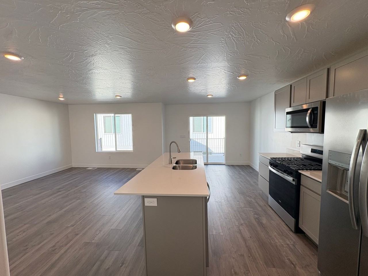 2968 W Lagrand St - Photo 4 of 20