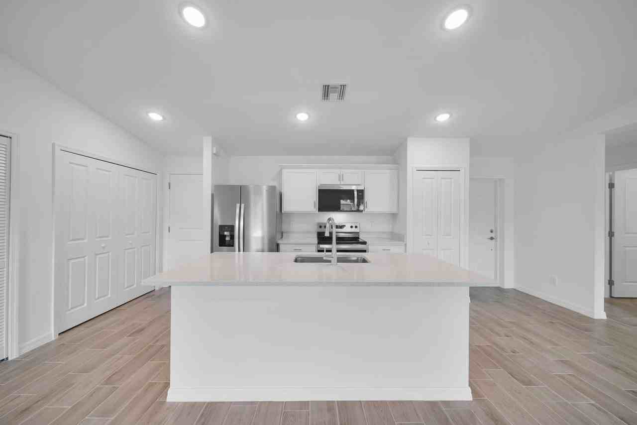 3010 11th St Sw - Photo 3 of 27