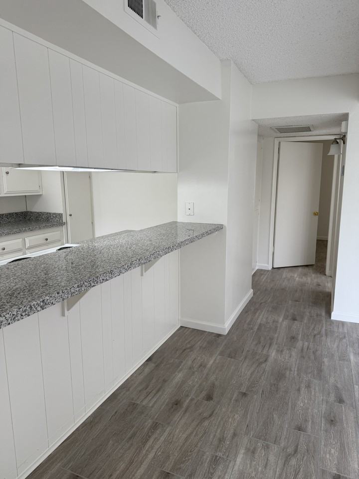 4551 California Ave - Photo 2 of 7