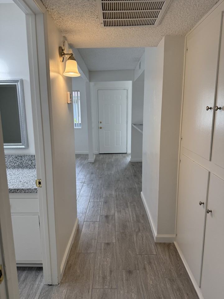 4551 California Ave - Photo 3 of 7