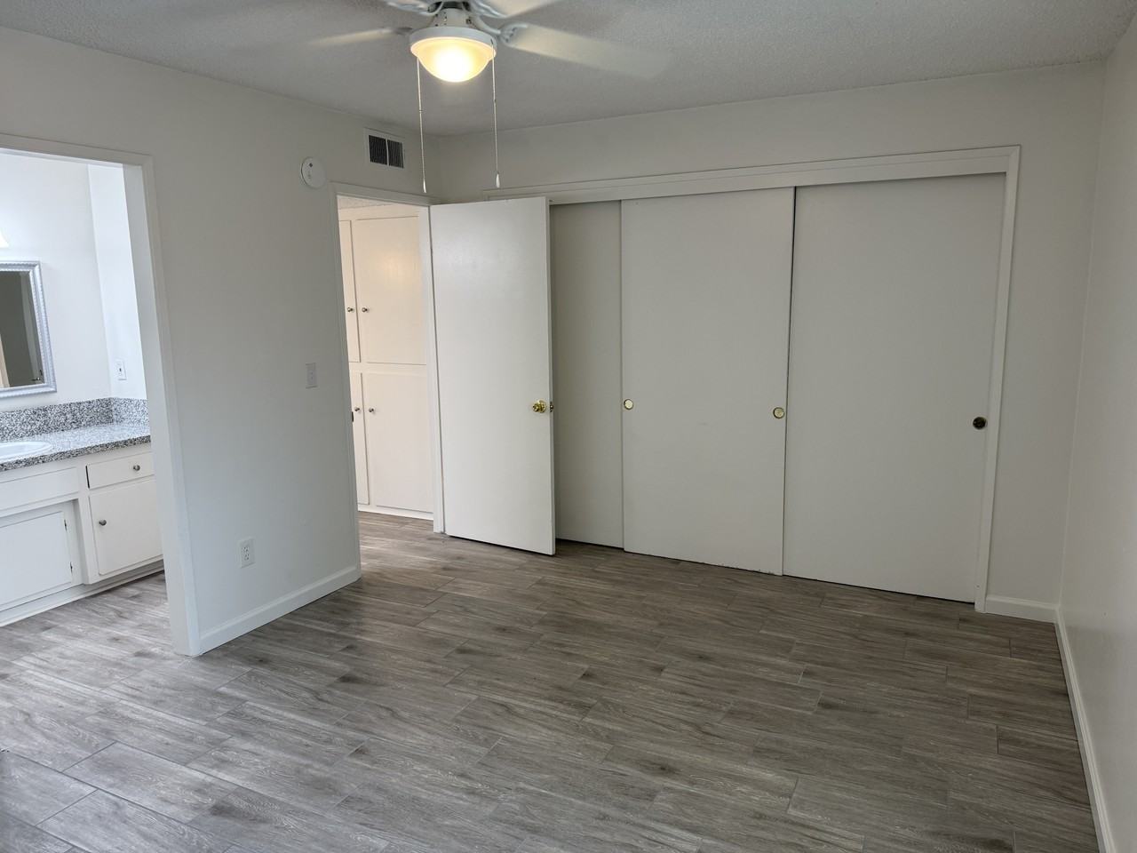 4551 California Ave - Photo 4 of 7