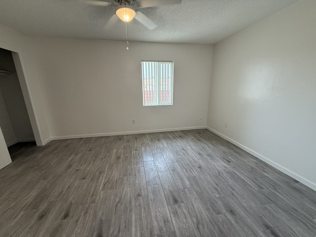 4551 California Ave - Photo 5 of 7