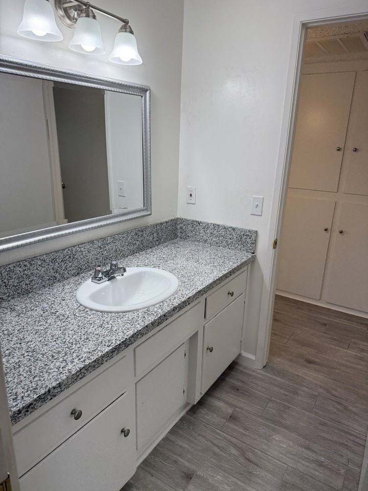 4551 California Ave - Photo 6 of 7