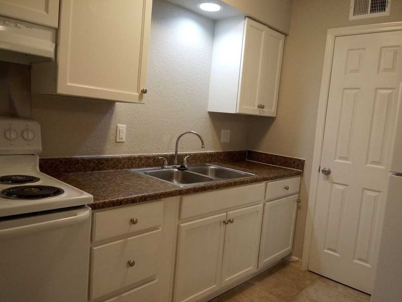 Spanish Crest Apartments - Photo 2 of 10