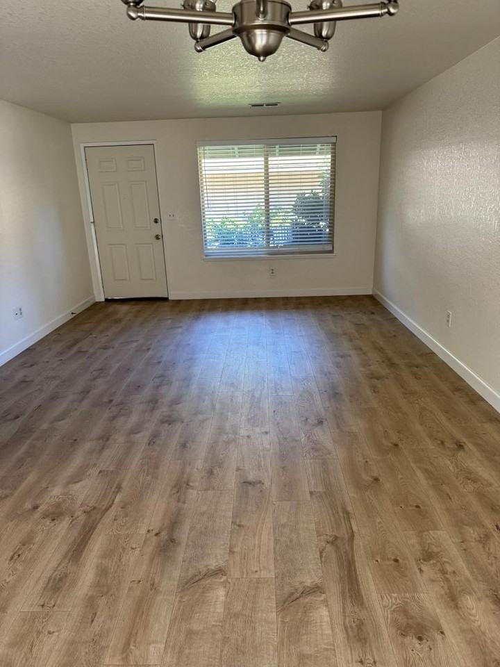 300 Shafer Ln - Photo 2 of 11