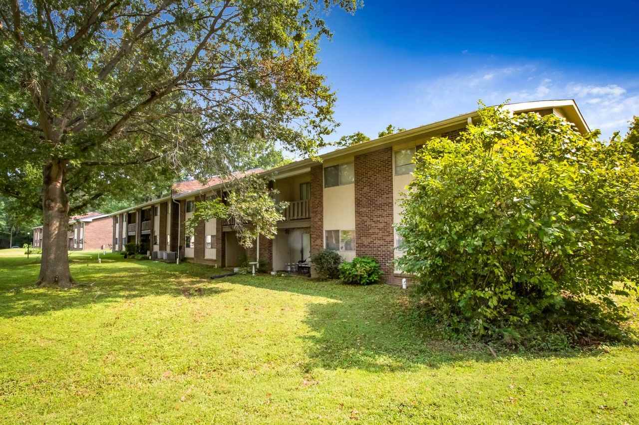 Coventry Square Apartments and Townhomes - Photo 6 of 20