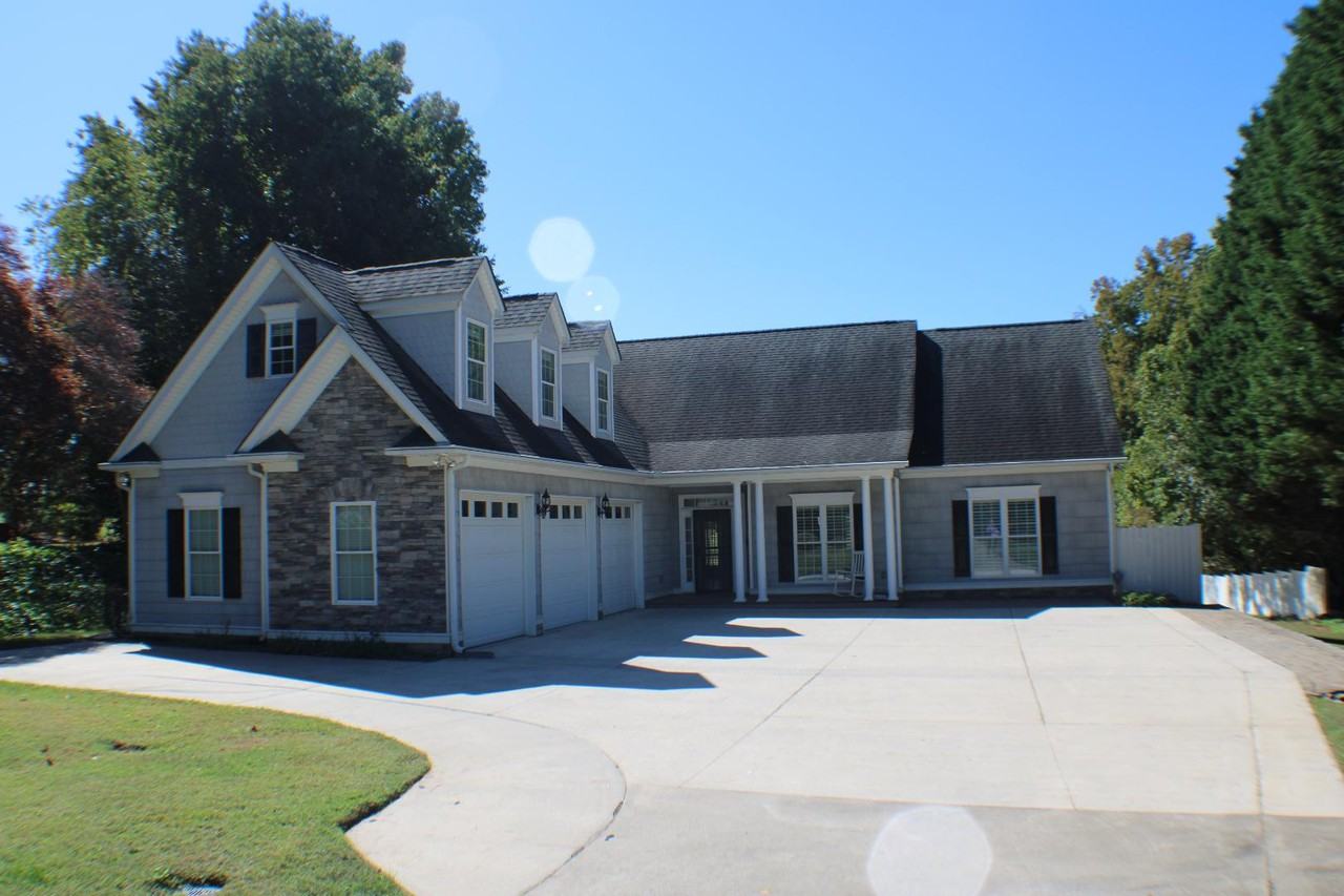 3437 Woodland Ct - Photo 3 of 11