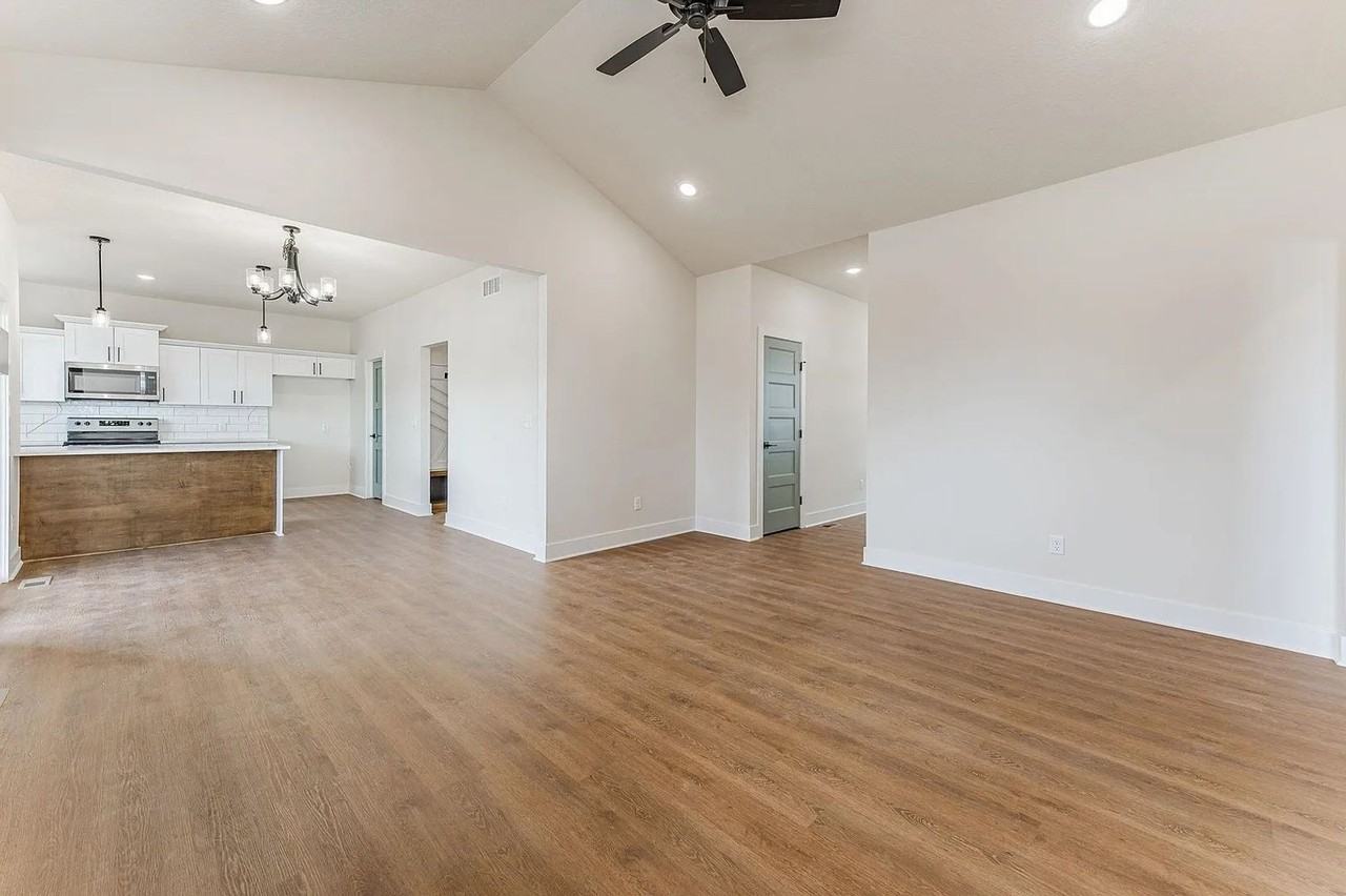 1260 N Main St - Photo 5 of 30