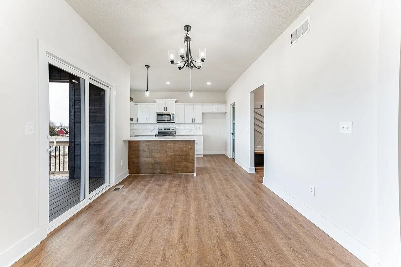 1260 N Main St - Photo 6 of 30