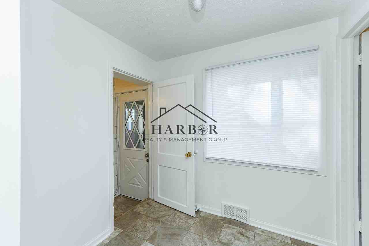 315 5th Ave Nw - Photo 5 of 20