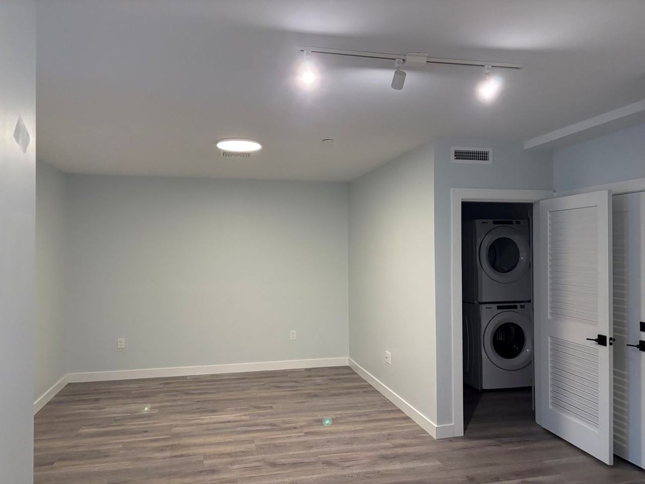 310 BARNSTABLE ROAD RESIDENCES LLC - Photo 3 of 9