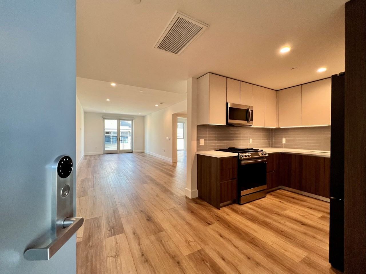 Empire at Larchmont - Photo 2 of 50