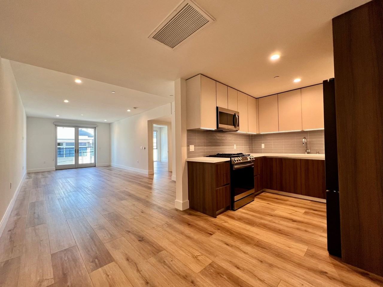 Empire at Larchmont - Photo 3 of 50