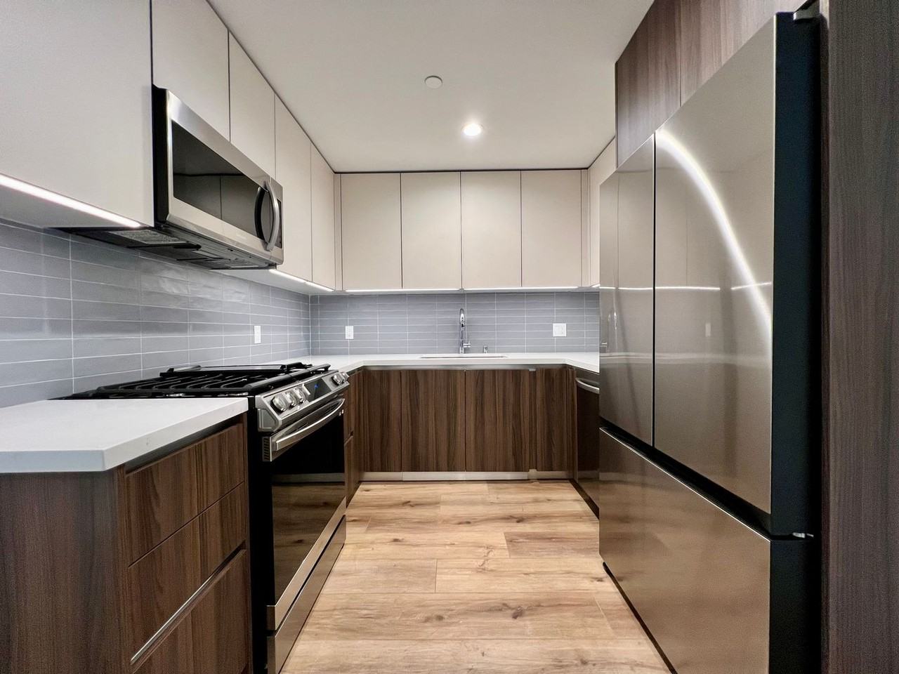 Empire at Larchmont - Photo 4 of 50