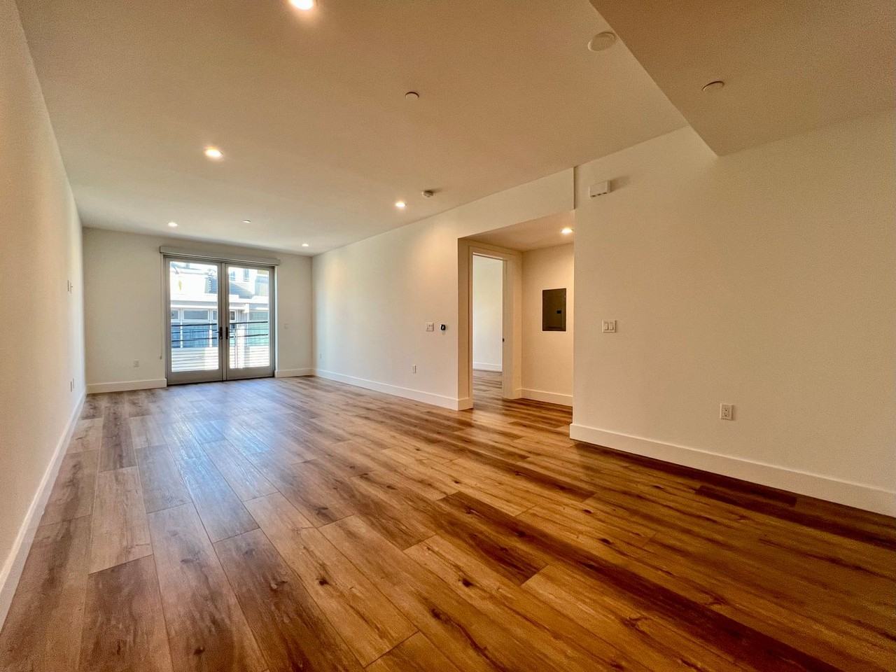 Empire at Larchmont - Photo 5 of 50