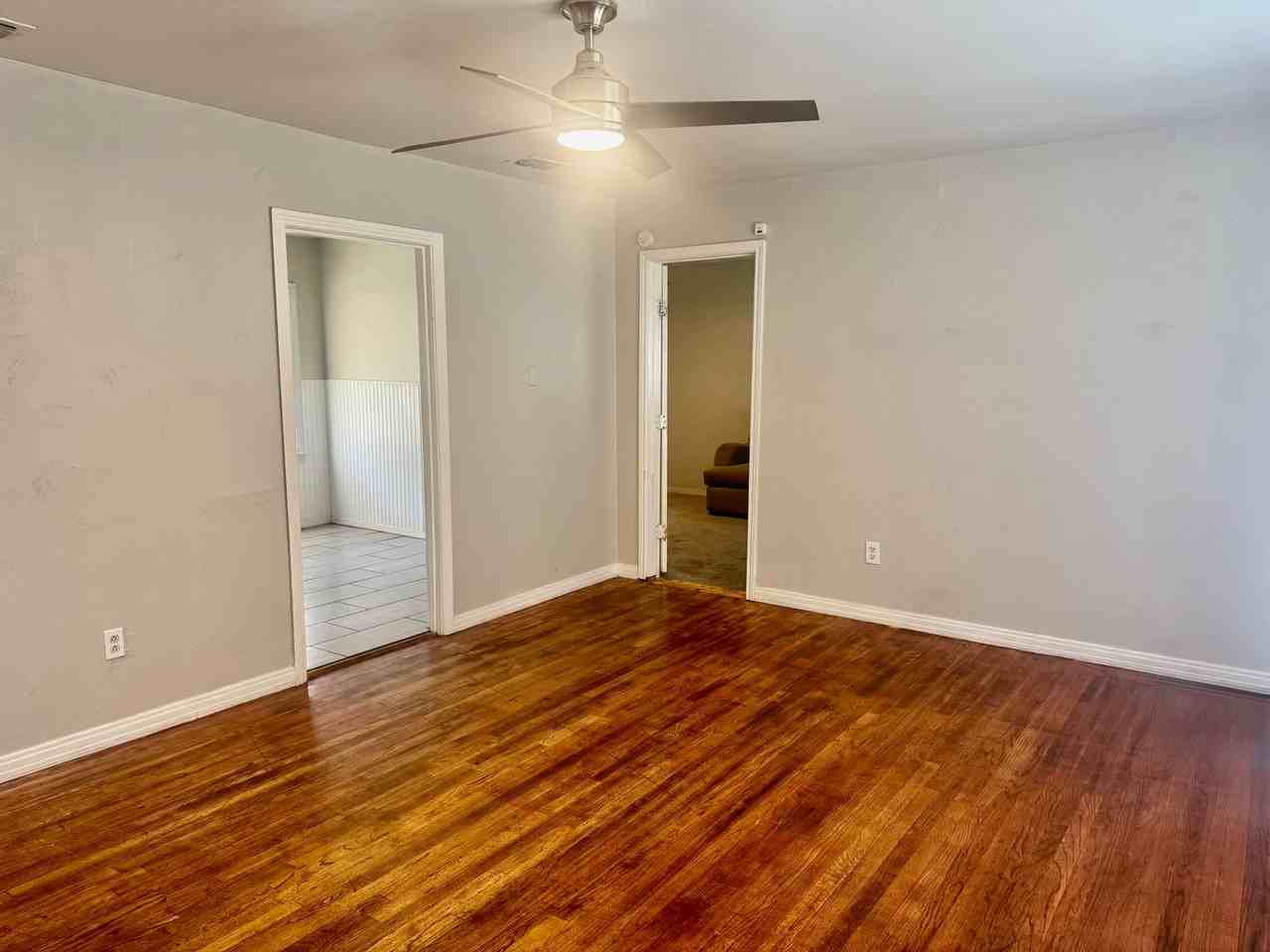 1903 47th St - Photo 2 of 9
