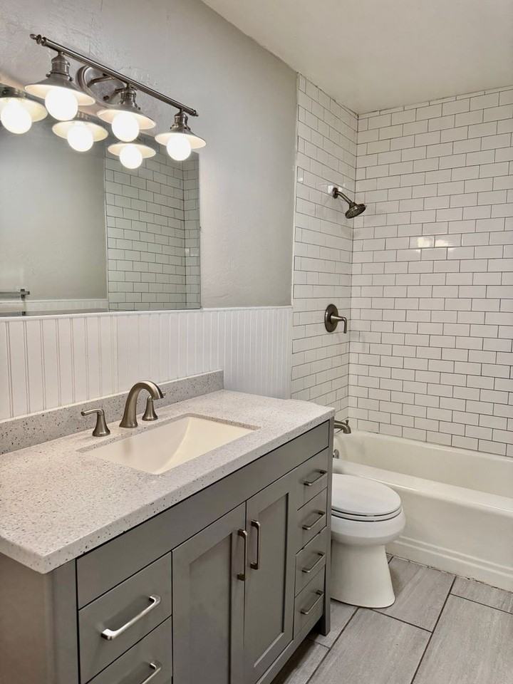 1903 47th St - Photo 6 of 9