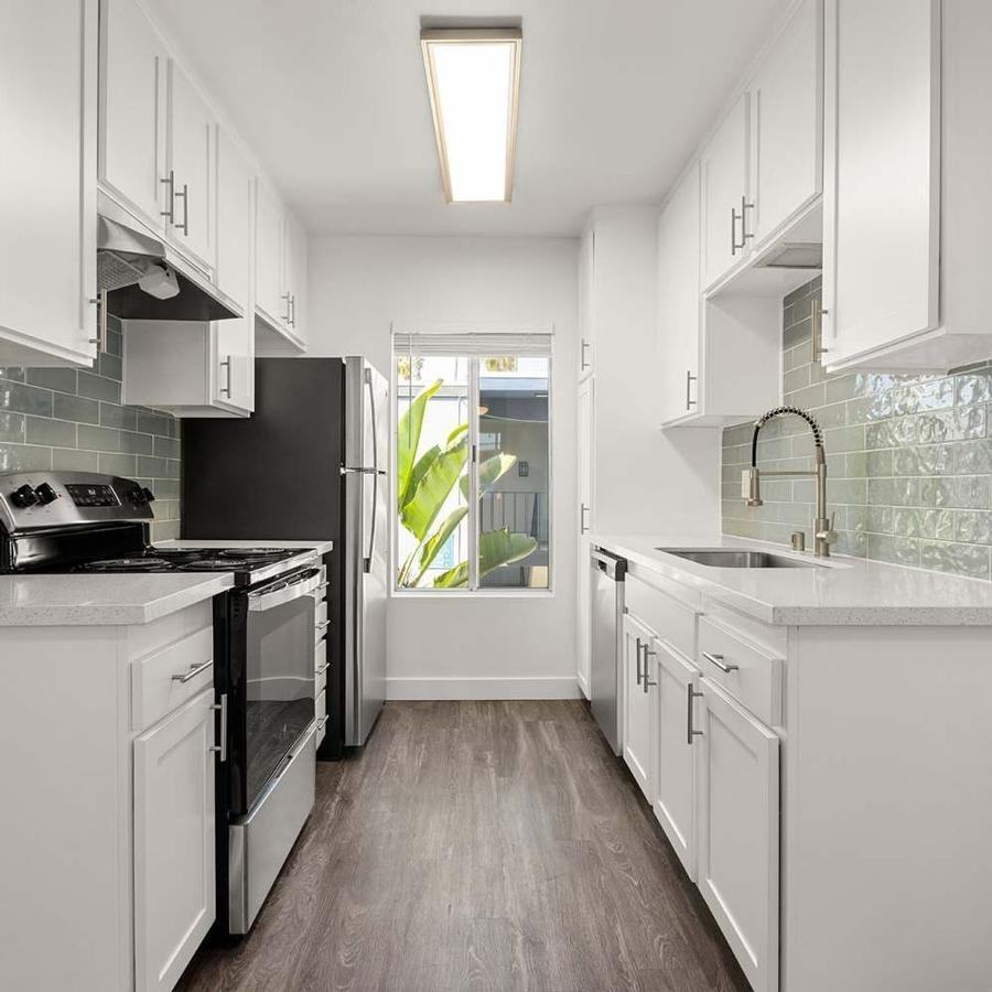 3235 Armstrong St - Photo 3 of 11