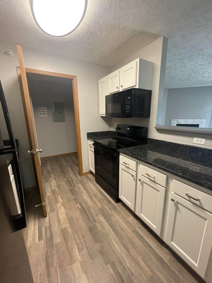 Foxboro Apartments - Photo 2 of 7