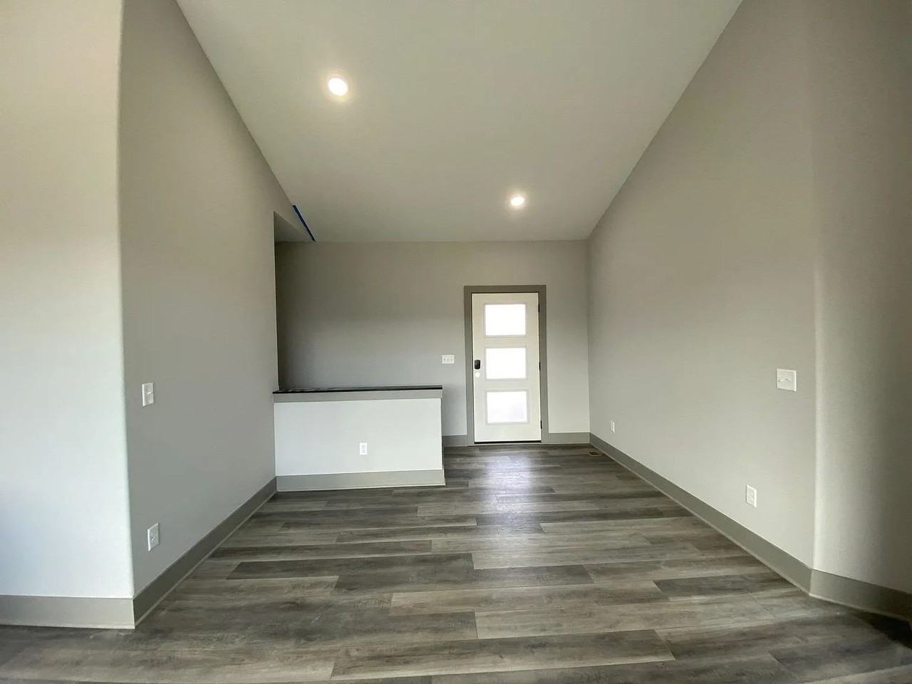 2279 S Chateau Ct - Photo 2 of 32