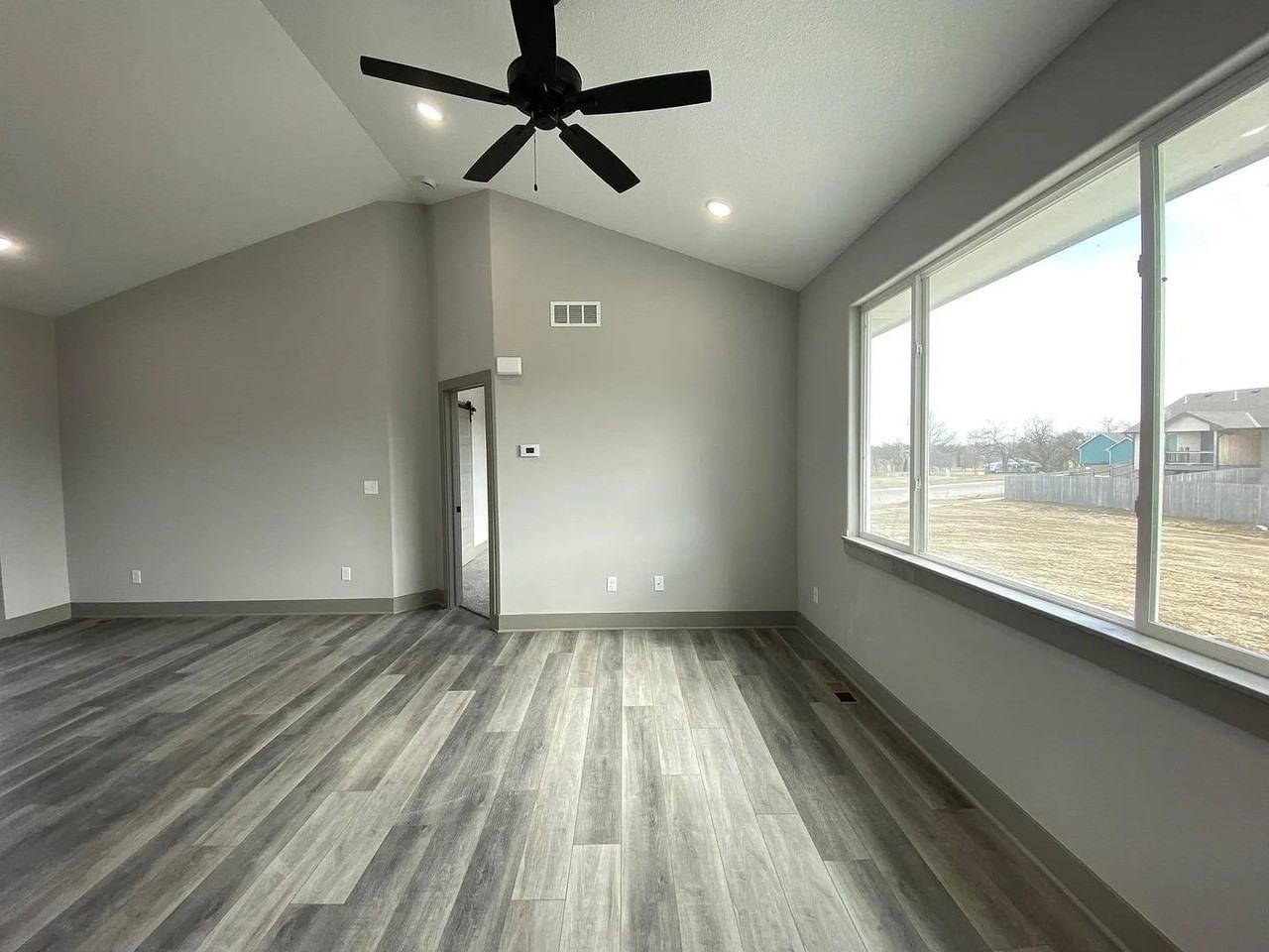 2279 S Chateau Ct - Photo 3 of 32