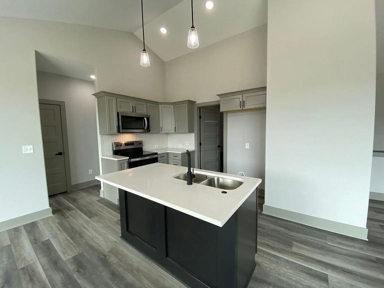 2279 S Chateau Ct - Photo 6 of 32