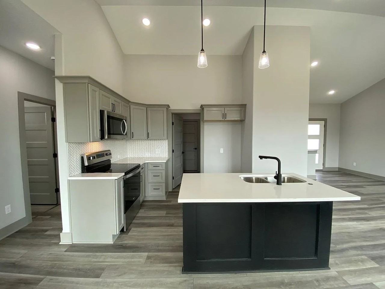 2279 S Chateau Ct - Photo 7 of 32