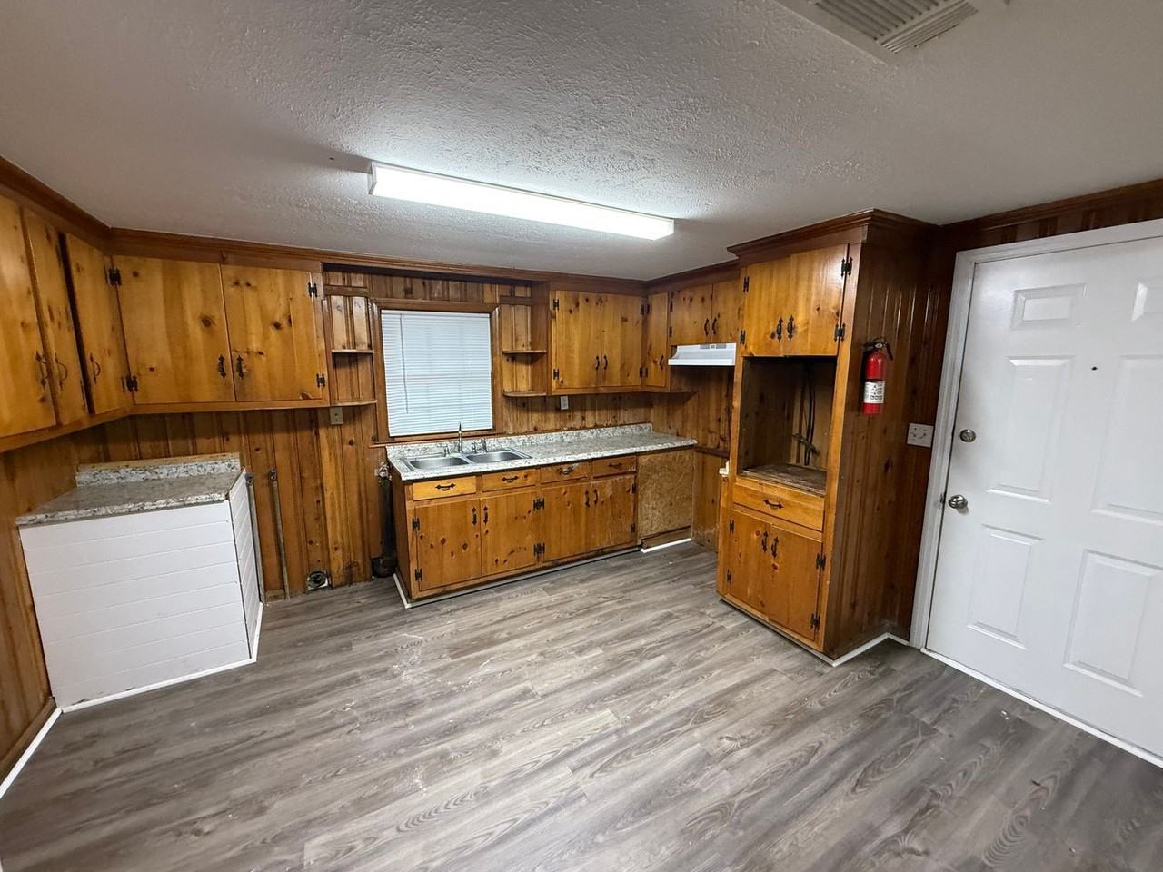 100 Gurr Drive - Photo 5 of 21