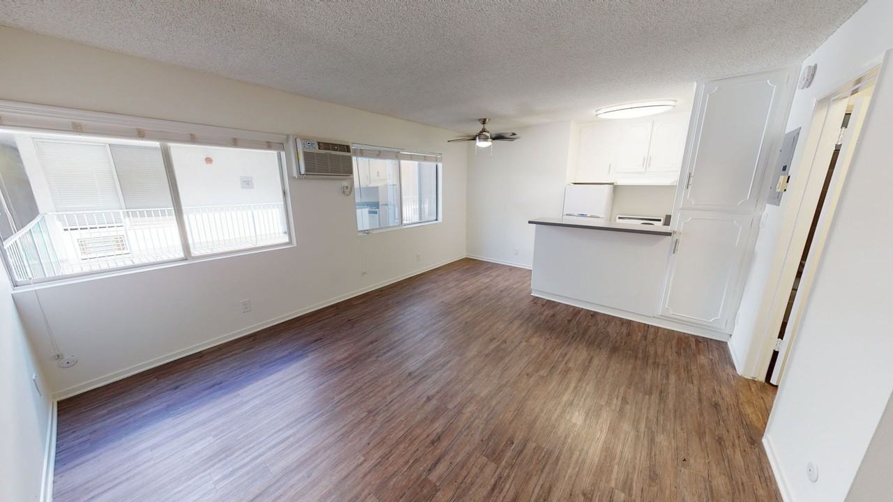 Wilshire Regency Apts. - Photo 5 of 8