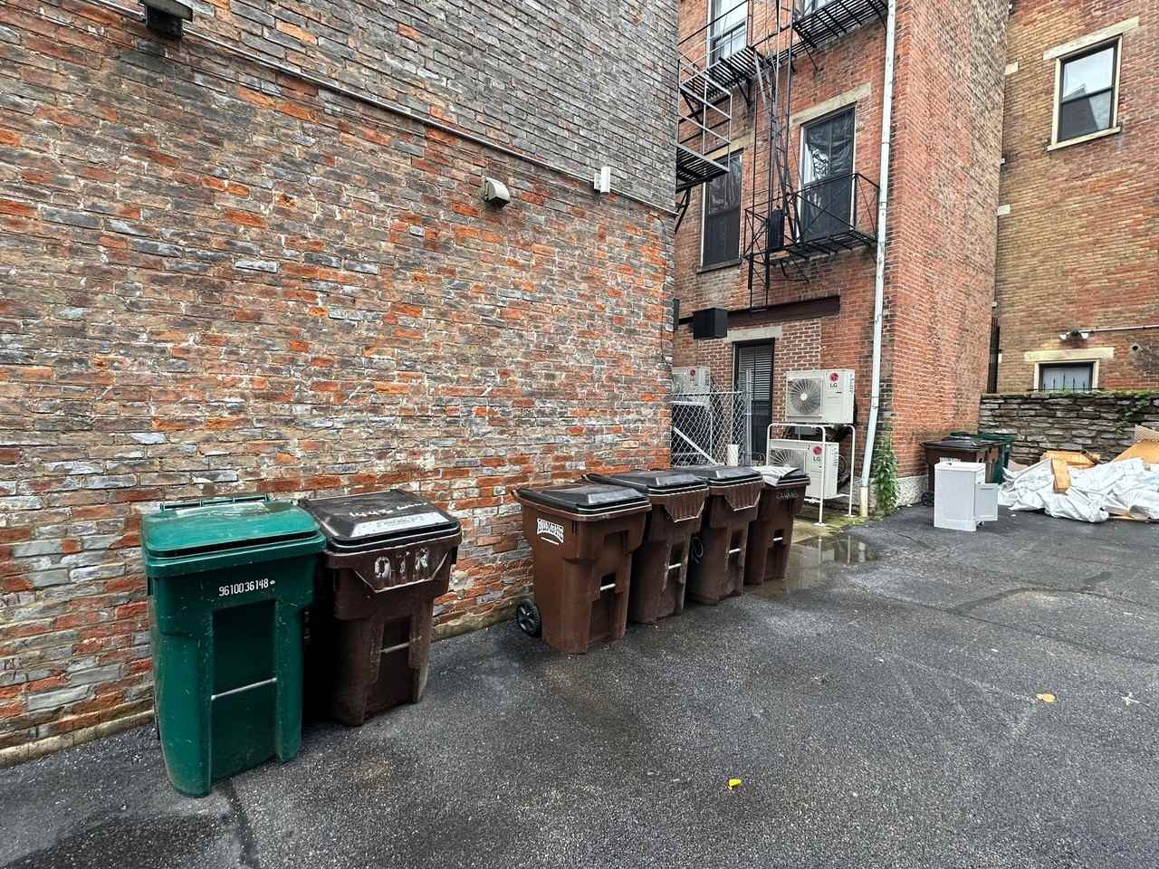 1443 Walnut St - Photo 2 of 5