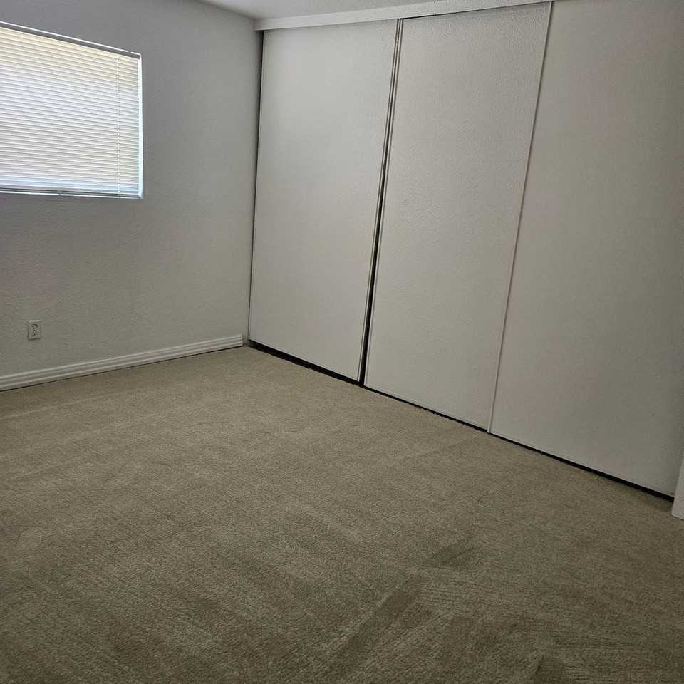 Village Lane Apts - Photo 4 of 11