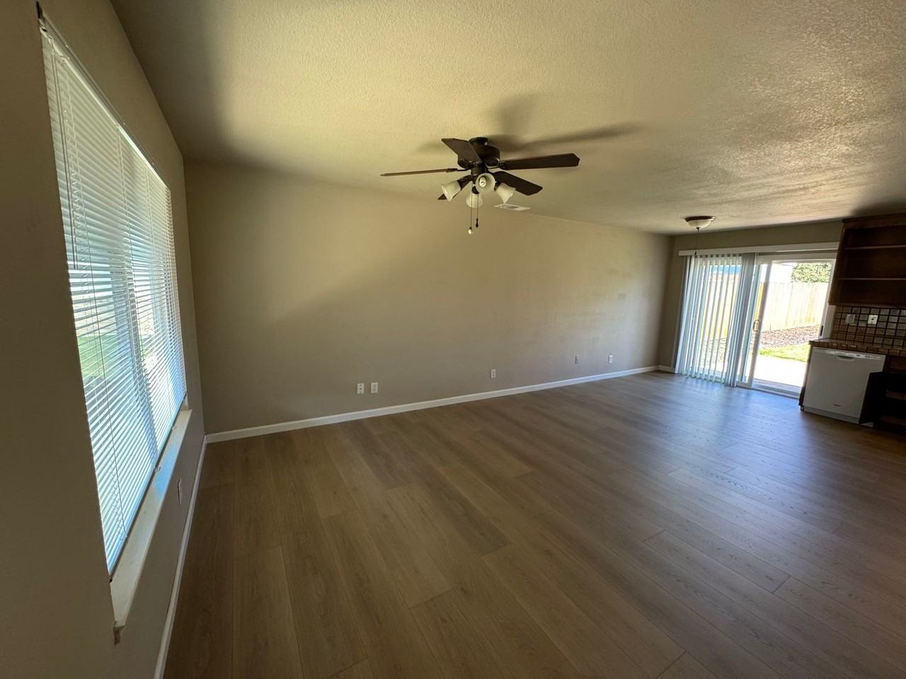 18850 N Oak Knoll Ave - Photo 3 of 18