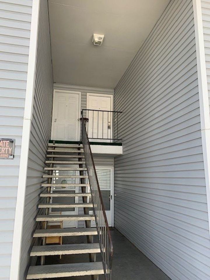 1630 Se Tempest Dr #11 - Photo 3 of 14