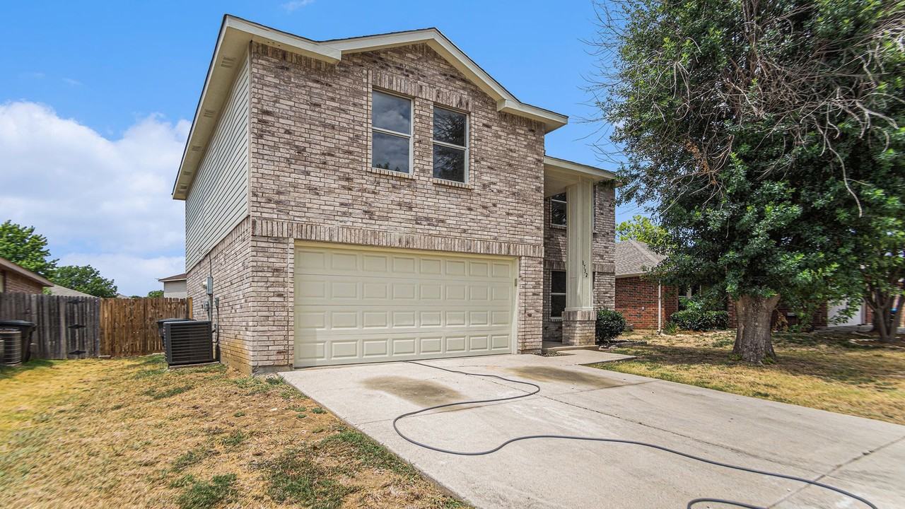 8732 Hunters Point Way - Photo 2 of 24