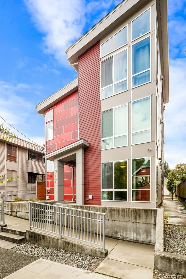 917 Sw Holden St - Photo 2 of 12