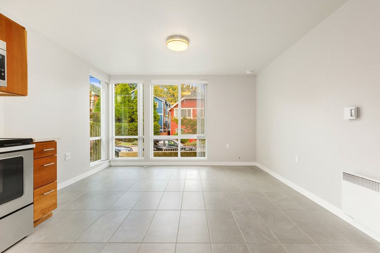 917 Sw Holden St - Photo 3 of 12